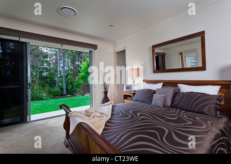 Elegante camera da letto master in luxury mansion australiano Foto Stock