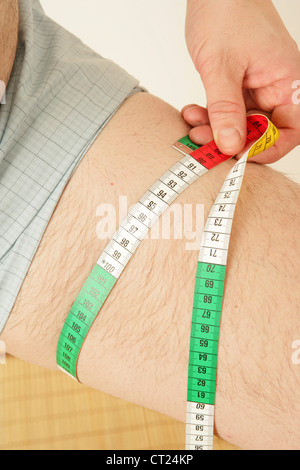 Uomo di circonferenza coscia Foto Stock