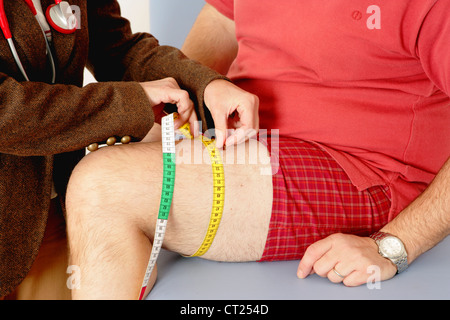 Uomo di circonferenza coscia Foto Stock