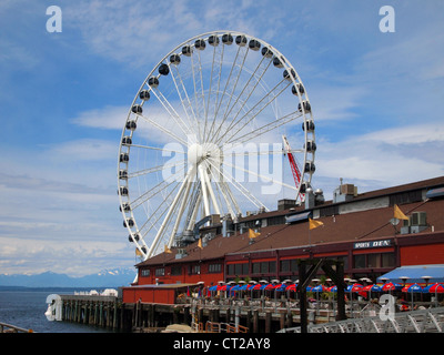 Grande ruota panoramica Ferris al Pier 57, Seattle, USA Foto Stock