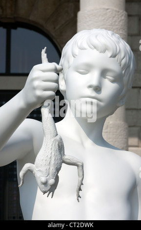"Boy con Frog' statua sulla Punta della Dogana Venezia Foto Stock