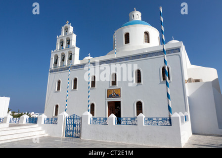 Chiesa di Panagia di Platsani in Piazza della caldera di Santorini Grecia Foto Stock