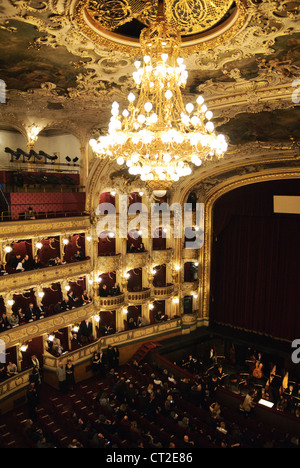 Teatro dell'Opera di Praga interni (Státní opera Praha), Praga, Repubblica Ceca - Mar 2011 Foto Stock