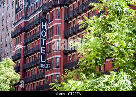 Edificio del Chelsea Hotel di New York. Si tratta di un punto di riferimento storico, noto soprattutto per la sua storia di notevole residenti. Foto Stock