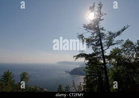 Paesaggio, liquidazione Listvyanka, il lago Baikal, Regione di Irkutsk, Siberia, Federazione russa Foto Stock