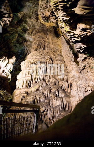 La formazione di roccia formazioni / / struttura / strutture all'interno di San Michele / Grotta di San Michele 's grotta a Gibilterra. Foto Stock