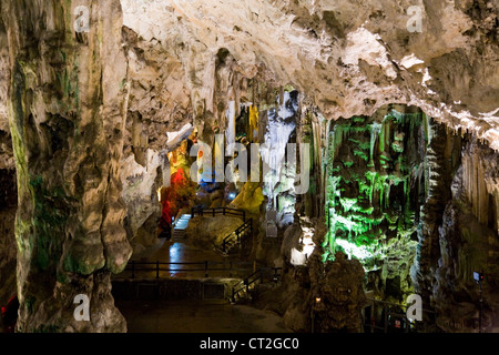 La formazione di roccia formazioni / / struttura / strutture all'interno di San Michele / Grotta di San Michele 's grotta a Gibilterra. Foto Stock