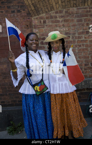 I partecipanti nell'annuale bambini evangelici's Parade il 3 Ave. in Spanish Harlem, NYC. Foto Stock