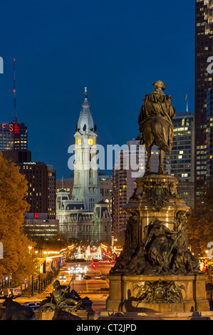 Il Monumento di Washington a ovale Eakins guarda al Municipio, Philadelphia, Pennsylvania, STATI UNITI D'AMERICA Foto Stock