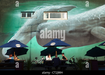 Whale-watching murale presso il ristorante a Kaikoura, Isola del Sud della Nuova Zelanda 3 Foto Stock