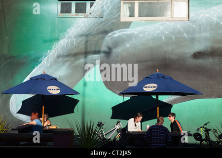 Whale-watching murale presso il ristorante a Kaikoura, Isola del Sud della Nuova Zelanda 4 Foto Stock