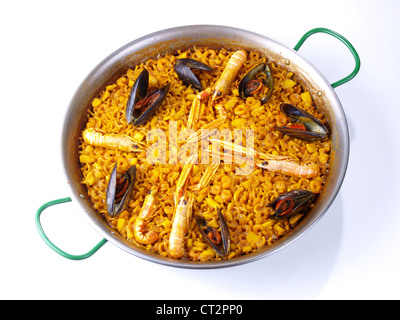 Fideua - Noodle paella. Il "Fideua" è una sorta di piatti a base di frutti di mare paella, ma sostituendo il riso per una sorta di grossi spaghetti breve. Foto Stock
