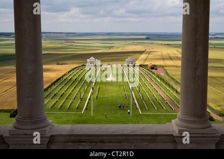 Villers-Bretonneux cimitero militare visto dalla Australian National Memorial, Somme Picardia, Francia Foto Stock