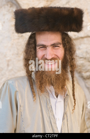 Ebrea ortodossa prega gli uomini nella parete occidentale durante la Pasqua ebraica Foto Stock