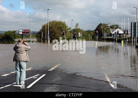 Weymouth piogge inondare la città prima di Weymouth Olimpiadi di vela con strade Underwater Foto Stock