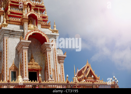 Dettaglio della costruzione in un tempio buddista. Wat Chalong Tailandia Phuket Foto Stock