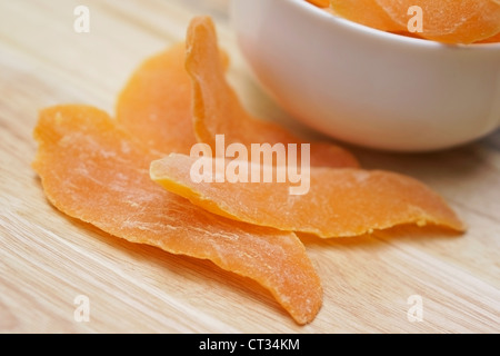 Mango essiccato a fette, fette di mango essiccato Foto Stock