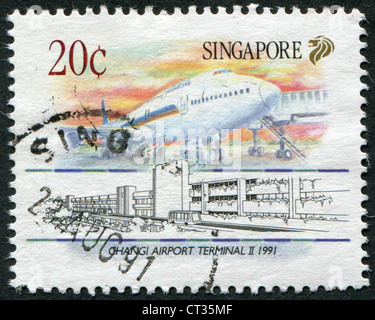 SINGAPORE - circa 1991: francobolli stampati in Singapore, raffigura un Boeing 747, terminale di Changi II, circa 1991 Foto Stock