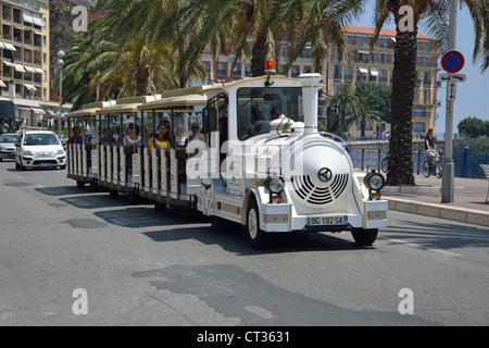 Promenade treno elettrico sulla Promenade des Anglais, Nizza Côte d'Azur, Alpes-Maritimes, Provence-Alpes-Côte d'Azur, in Francia Foto Stock