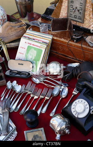 Feira da Ladra, ladri fuggire dal mercato, Lisbona, Portogallo Foto Stock