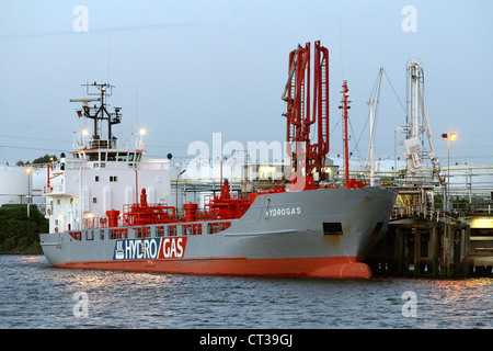 Amburgo, una petroliera di Idro Gas in Oelhafen Foto Stock