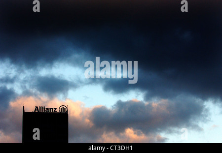 La sede centrale di Berlino di Allianz AG, durante le tempeste Foto Stock