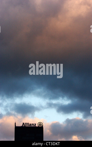 La sede centrale di Berlino di Allianz AG, durante le tempeste Foto Stock