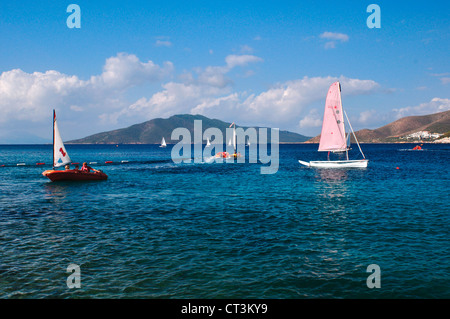 Turchia, costa Egea, Yali Vicino Bodrum, le barche a vela Foto Stock