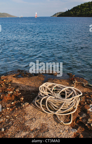 Turchia, costa Egea, Yali Vicino Bodrum, Old fune su una spiaggia Foto Stock