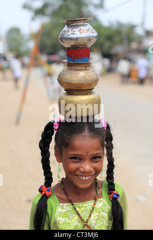 Street artista circense di Andhra Pradesh in India del Sud Foto Stock