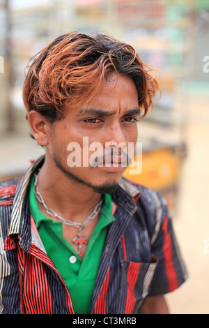 Street artista circense di Andhra Pradesh in India del Sud Foto Stock