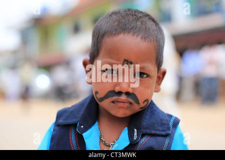 Street artista circense di Andhra Pradesh in India del Sud Foto Stock