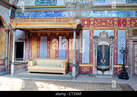 Turchia, Istanbul, il Topkapi Palace, Salone Imperiale con il trono del sultano, l'Harem e il Sultan's Private Foto Stock