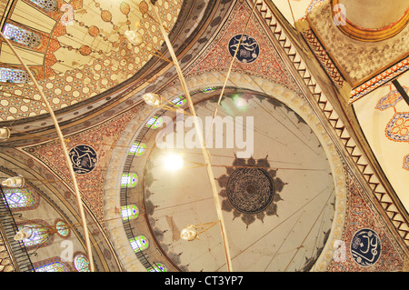 Turchia, Istanbul, Bayezit moschea, interno, soffitto Foto Stock