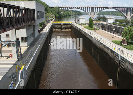 Bloccare e diga numero uno sul fiume Mississippi a Minneapolis, Minnesota. Foto Stock