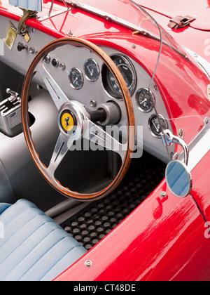 Dettaglio interni di rara Ferrari pontoon fender Testa Rossa, Chelsea Auto Legends 2010 Foto Stock