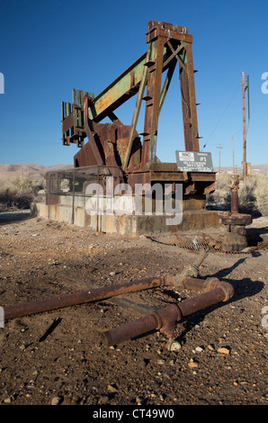 Maricopa, California - Un abbandonato il pozzo di petrolio nel settore del petrolio e del gas nel sud della San Joaquin Valley. Foto Stock