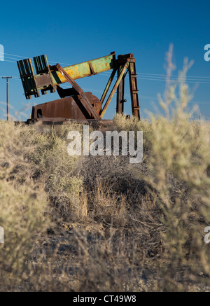 Maricopa, California - Un abbandonato il pozzo di petrolio nel settore del petrolio e del gas nel sud della San Joaquin Valley. Foto Stock