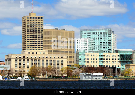 Skyline di Cambridge, Massachusetts dal fiume Charles. Foto Stock