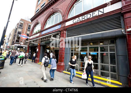 Il Covent Garden Stazione della Metropolitana di Londra, Inghilterra, Regno Unito Foto Stock