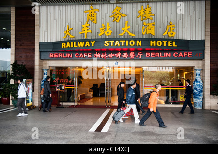 Un giorno grigio nel centro di Shenzhen, dove lo sviluppo della Cina moderna ha iniziato a. Foto Stock