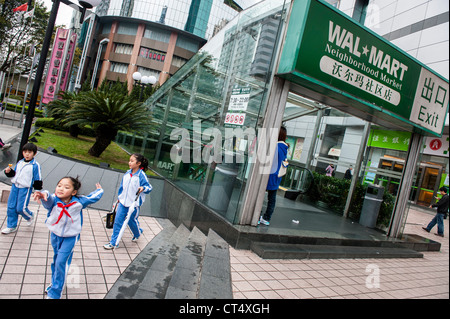 Un giorno grigio nel centro di Shenzhen, dove lo sviluppo della Cina moderna ha iniziato a. Foto Stock