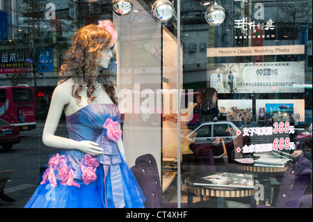 Un giorno grigio nel centro di Shenzhen, dove lo sviluppo della Cina moderna ha iniziato a. Foto Stock