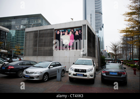 Un giorno grigio nel centro di Shenzhen, dove lo sviluppo della Cina moderna ha iniziato a. Foto Stock