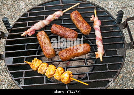 Il croato deli cevapi su barbecue Foto Stock