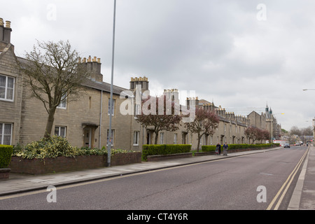 Case a schiera in London Street, Swindon. Le case sono state costruite da Brunel per alloggiare i lavoratori a Swindon opere ferroviarie. Foto Stock