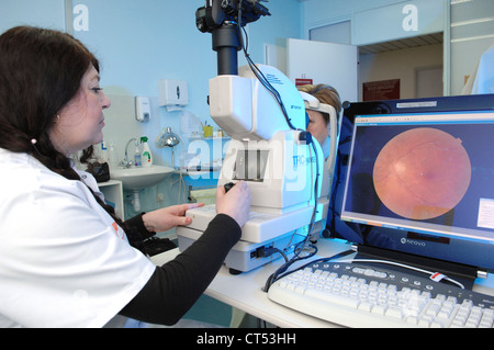 FUNDUS OCULI ESAME Foto Stock