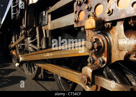 Locomotiva a vapore ruote e asta di comando Foto Stock