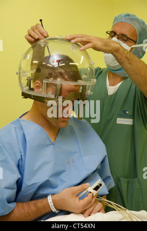 La chirurgia stereotassica Foto Stock