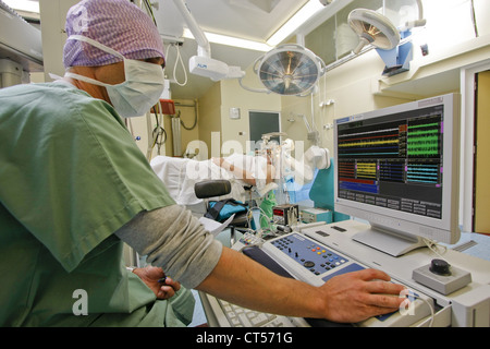 Elettrostimolazione del cervello Foto Stock